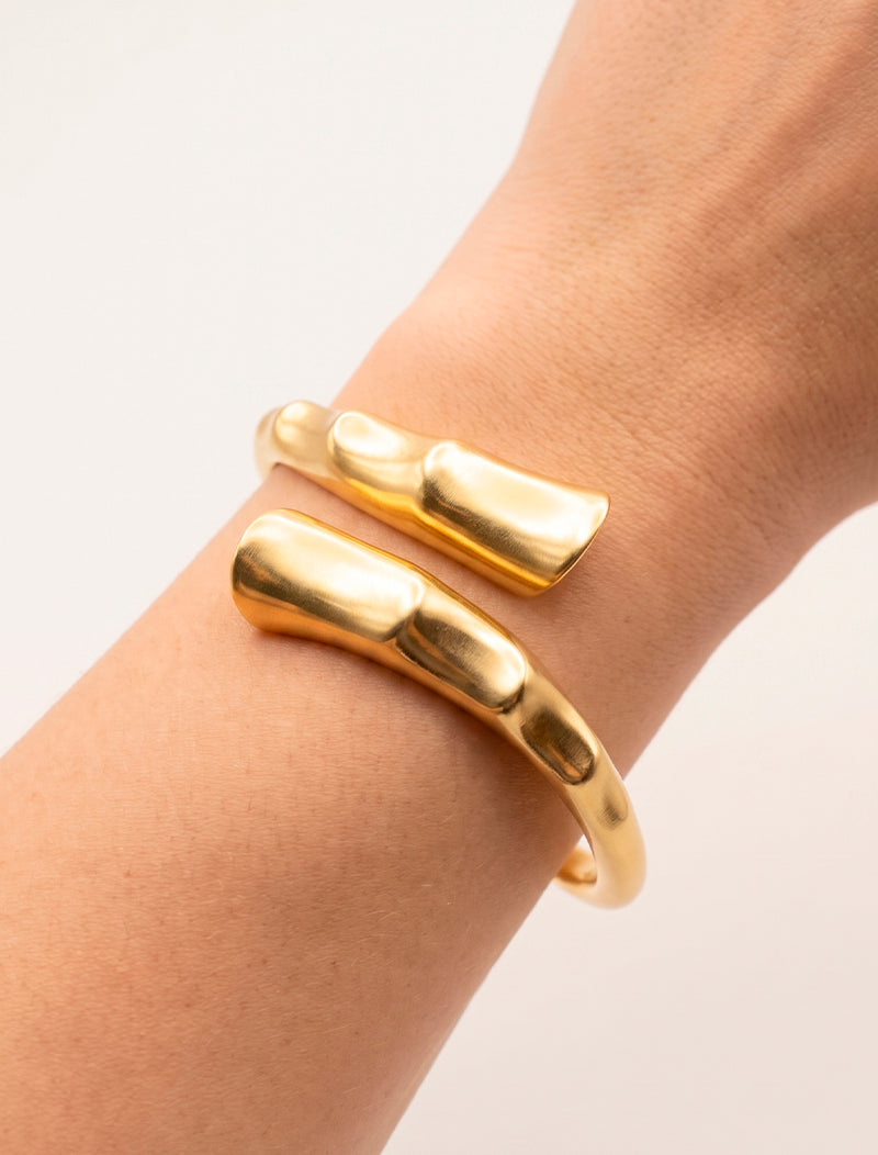 Pulseira Bracelete Liso Aberto Fosco Orgânico Banho Ouro 18k