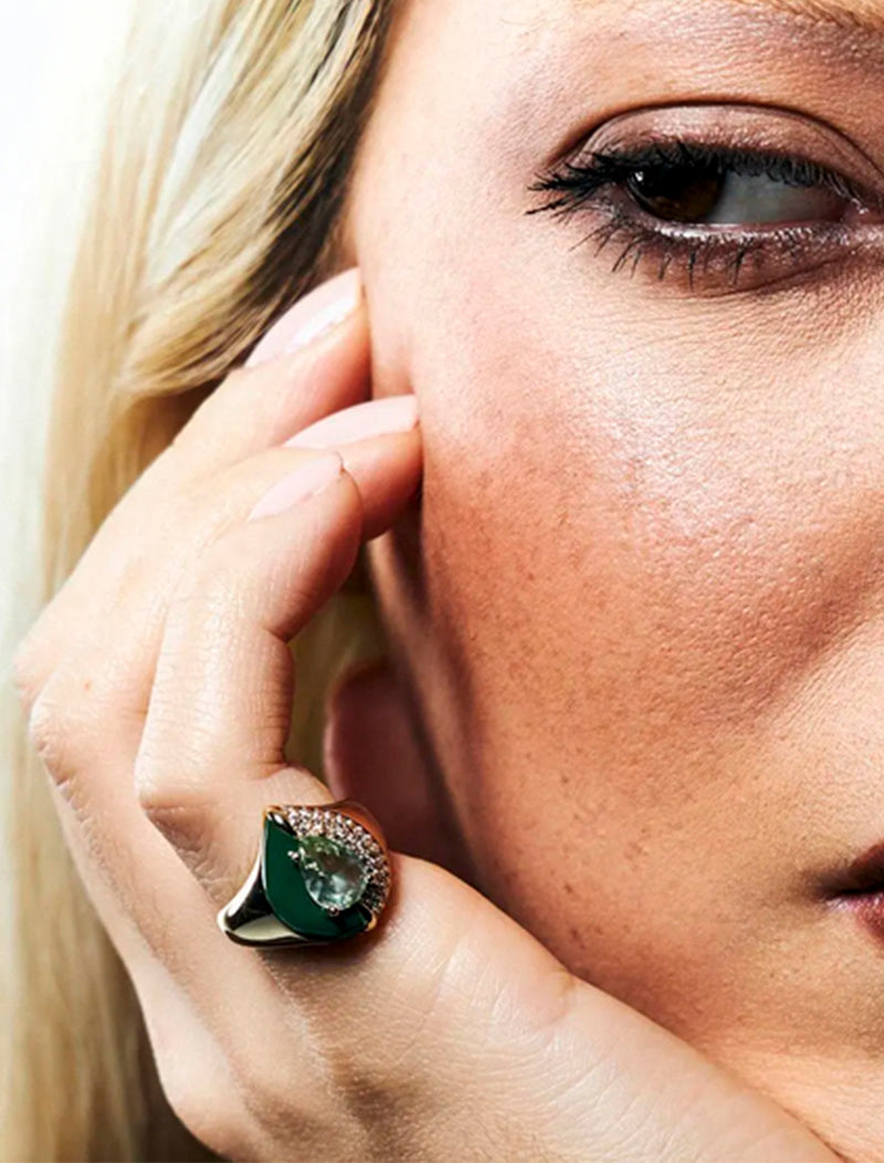 Anel de Sinete Esmaltado Cravejado Banho Ouro 18K
