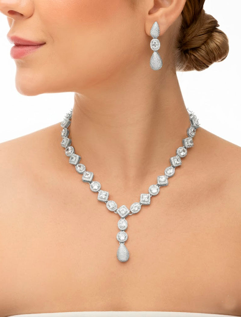 Conjunto Redondo Cravejado Banho Prateado Cristal