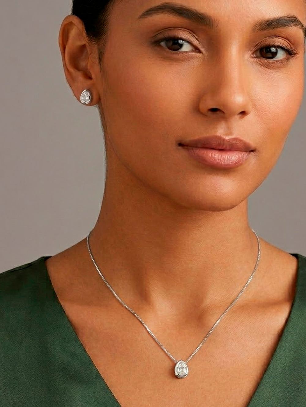 Conjunto Gota Zircônia Delicada Banho Platina