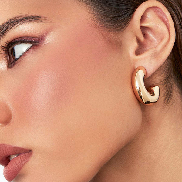 Brinco Meia Argola Lisa  Banho Ouro 18K