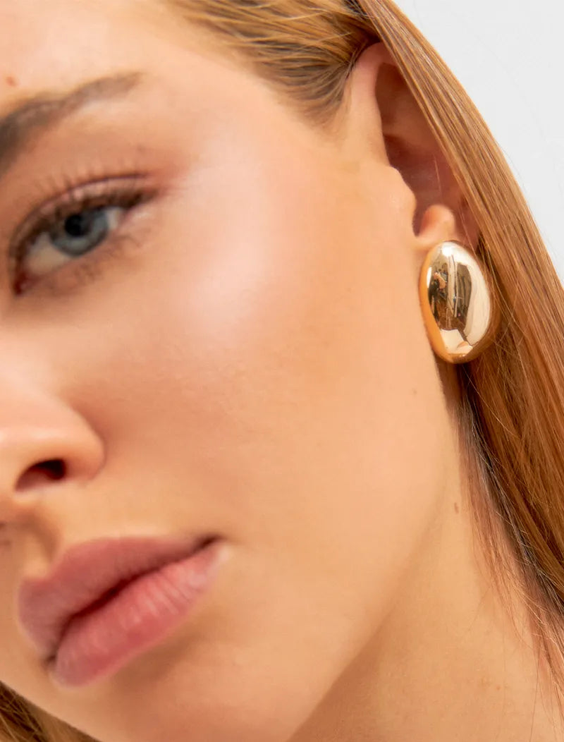 Brinco Gota Abaulada Lisa Banhado Ouro 18K