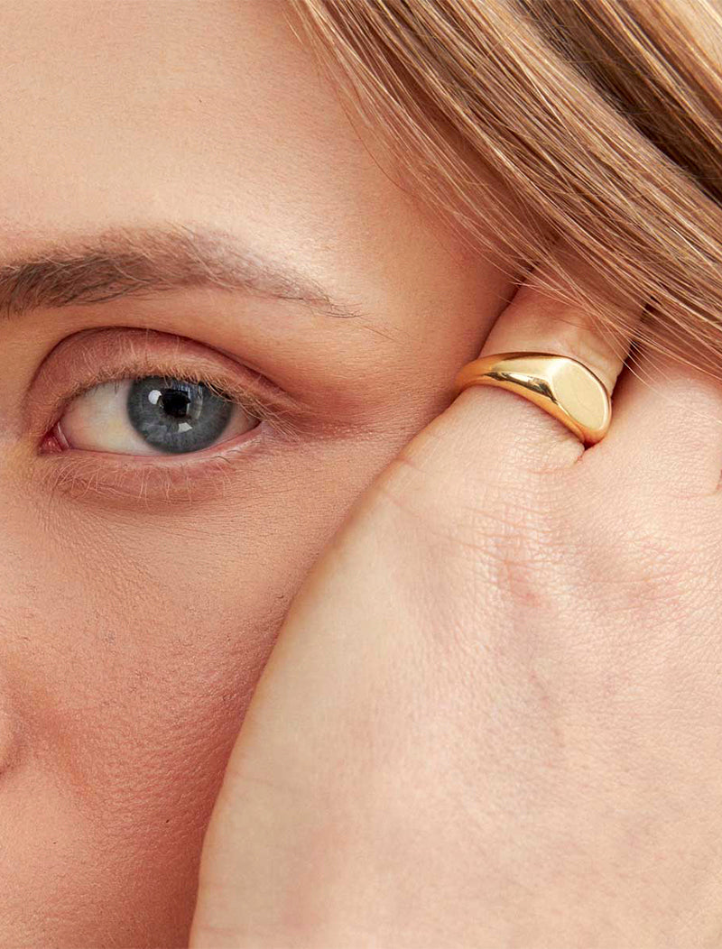 Anel Sinete Frente Lisa Banho Ouro 18K