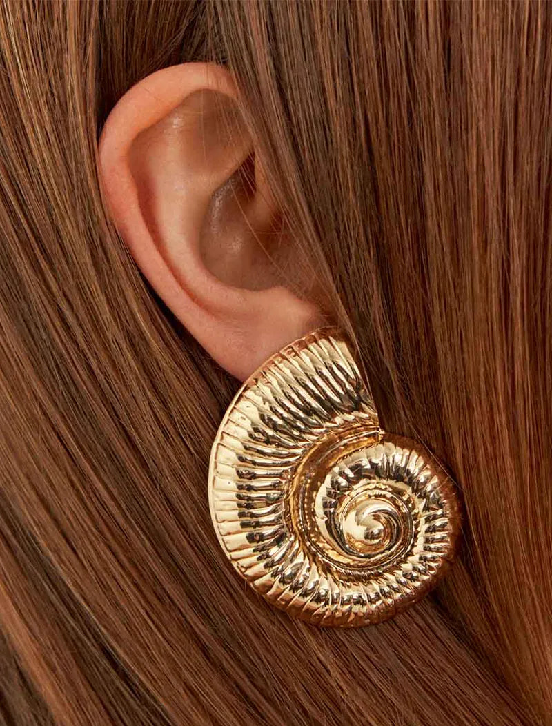 Brinco Grande Caracol Liso Banho Ouro 18K