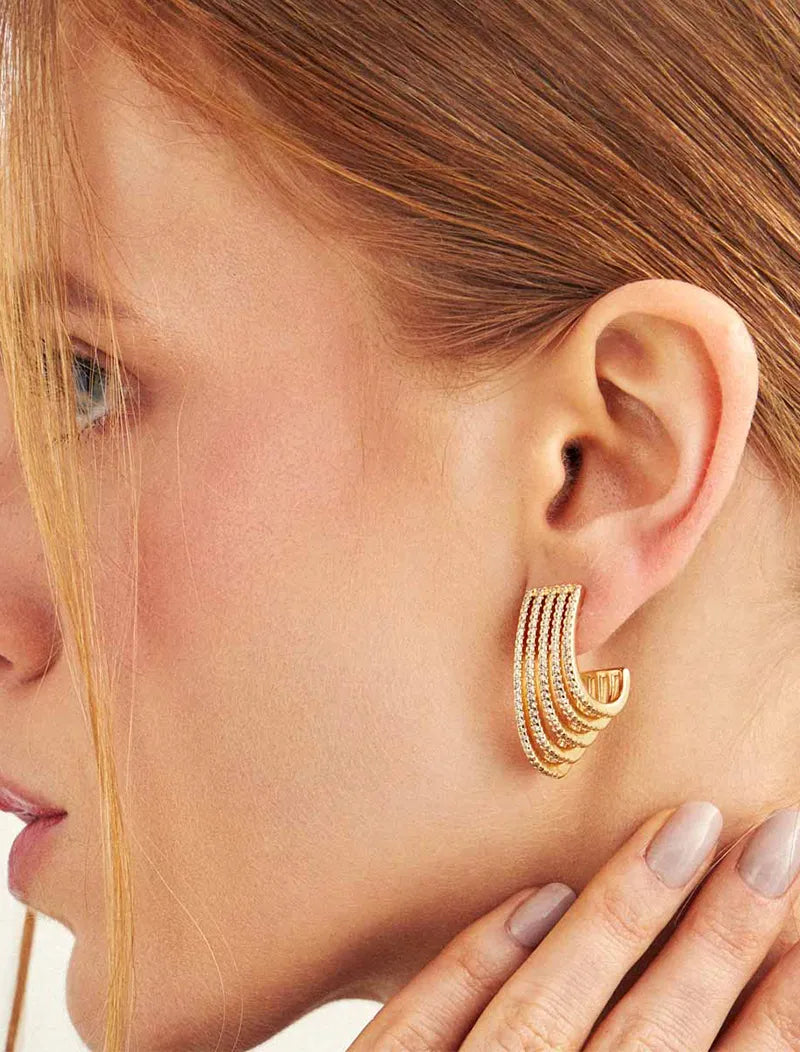 Brinco Meia Argola  Aros Cravejados Banho Ouro 18K