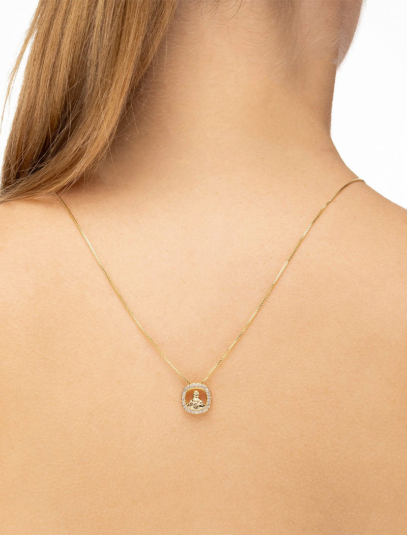 Colar Escapulário Sagrado Redondo Cravejado Banho Ouro 18K Zircônia