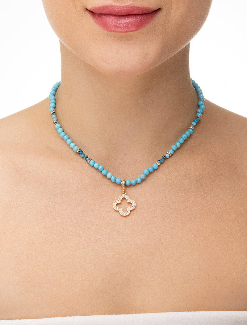 Colar Masha Choker Trevo Cravejado Banho Ouro 18K Howlita Zircônia