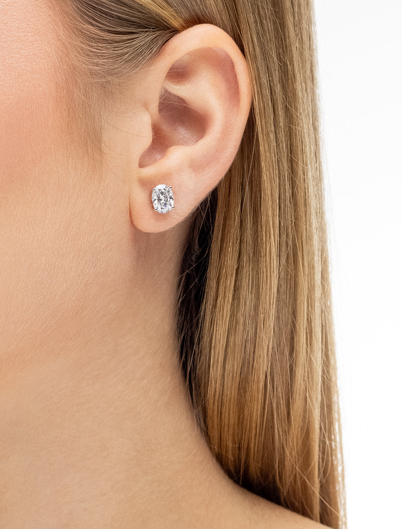 Brinco Fixo Oval 8.6MM Prata 925 Moissanite