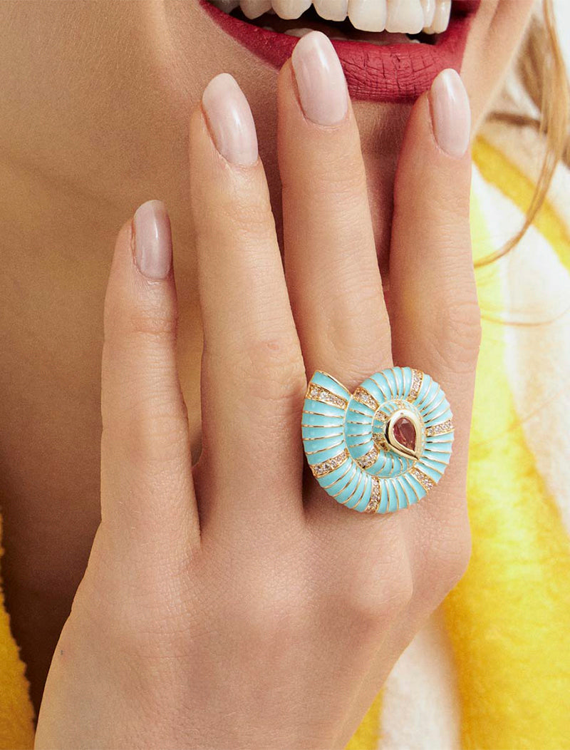 Anel Concha Esmaltada Cravejada Banho Ouro 18K Zircônia