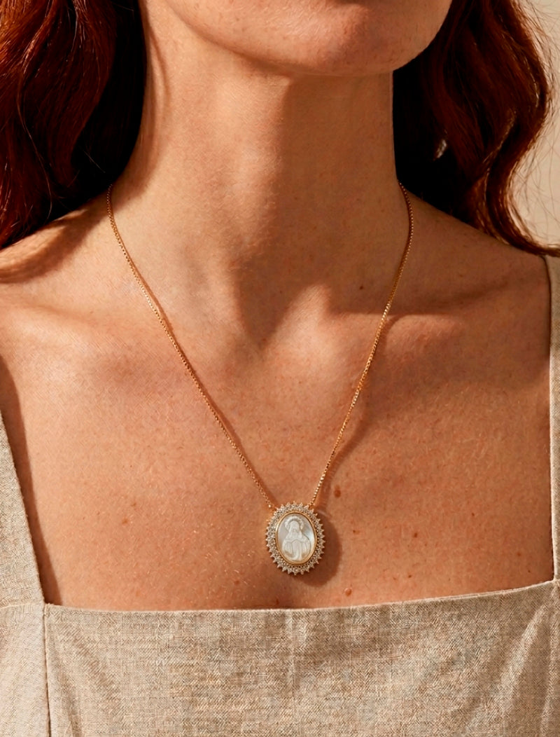 Colar Pingente Nossa Senhora Banho Ouro 18K Madrepérola