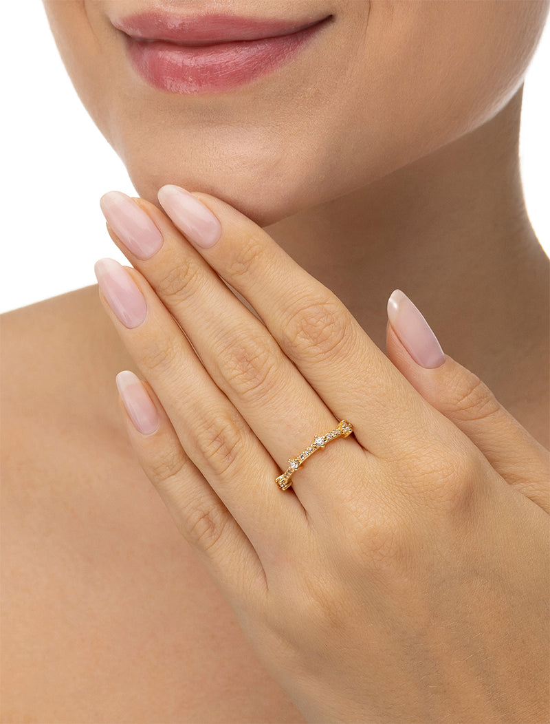 Anel Fino Pontos de Luz Cravejado Banho Ouro 18K Zircônia