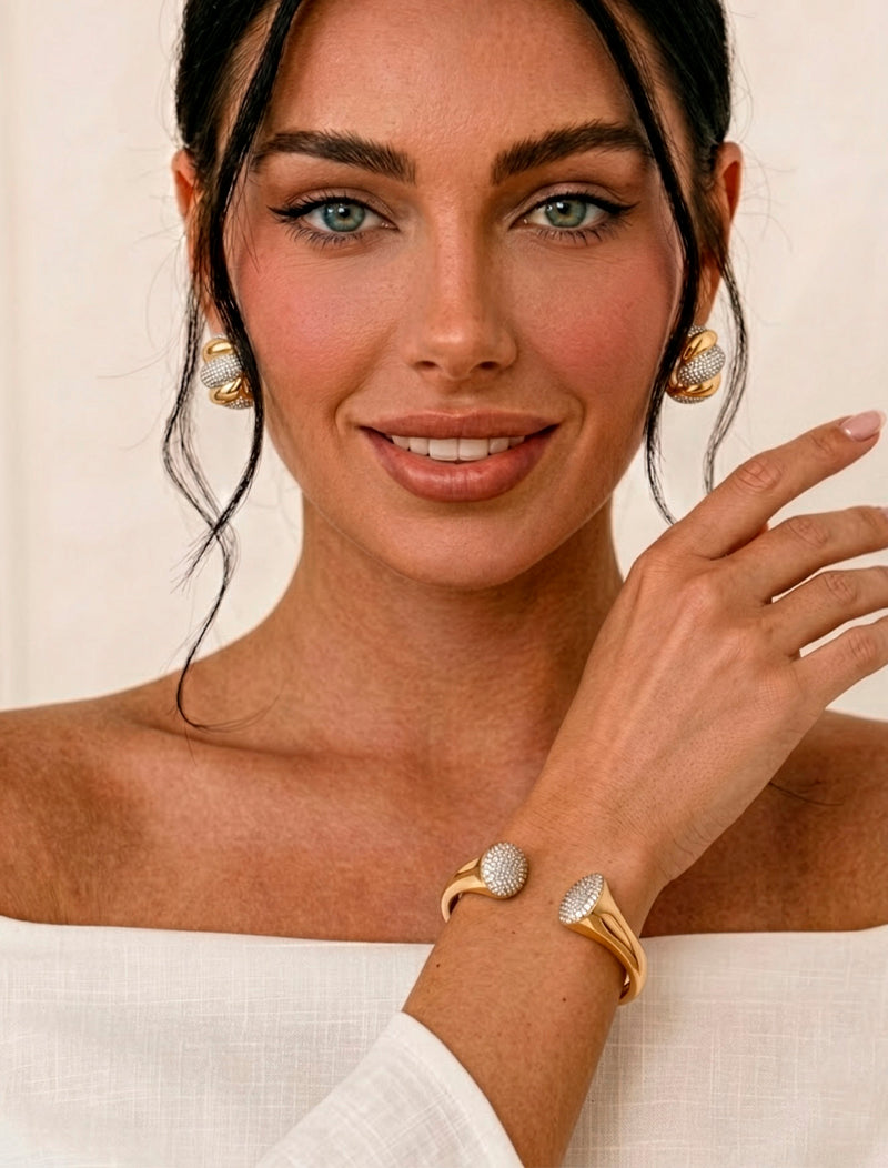 Brinco Argola Aberta Cravejada Banho Ouro 18K Zircônia