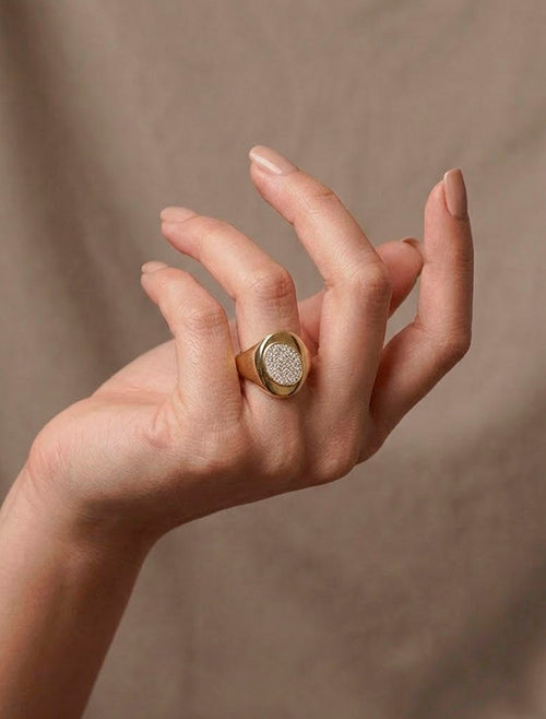 Anel Oval Meio Gota Cravejada Banho Ouro 18K