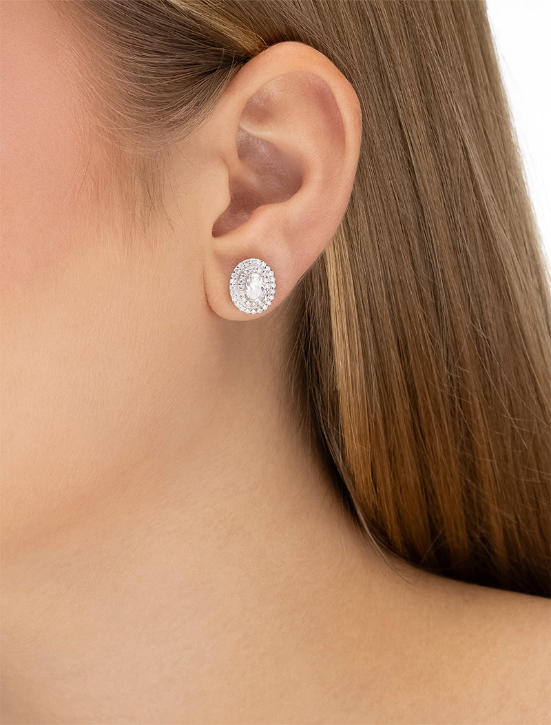 Brinco Oval Volta Cravejada 4.6MM Prata 925 Moissanite