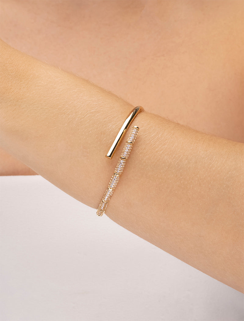 Pulseira Bracelete Aberto Fileira Cravejada Banho Dourado Zircônia