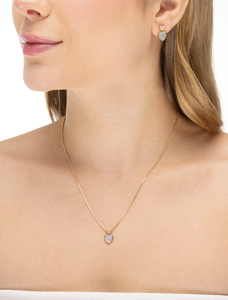 Conjunto Base Cravejada Coração Madrepérola Banho Ouro 18k