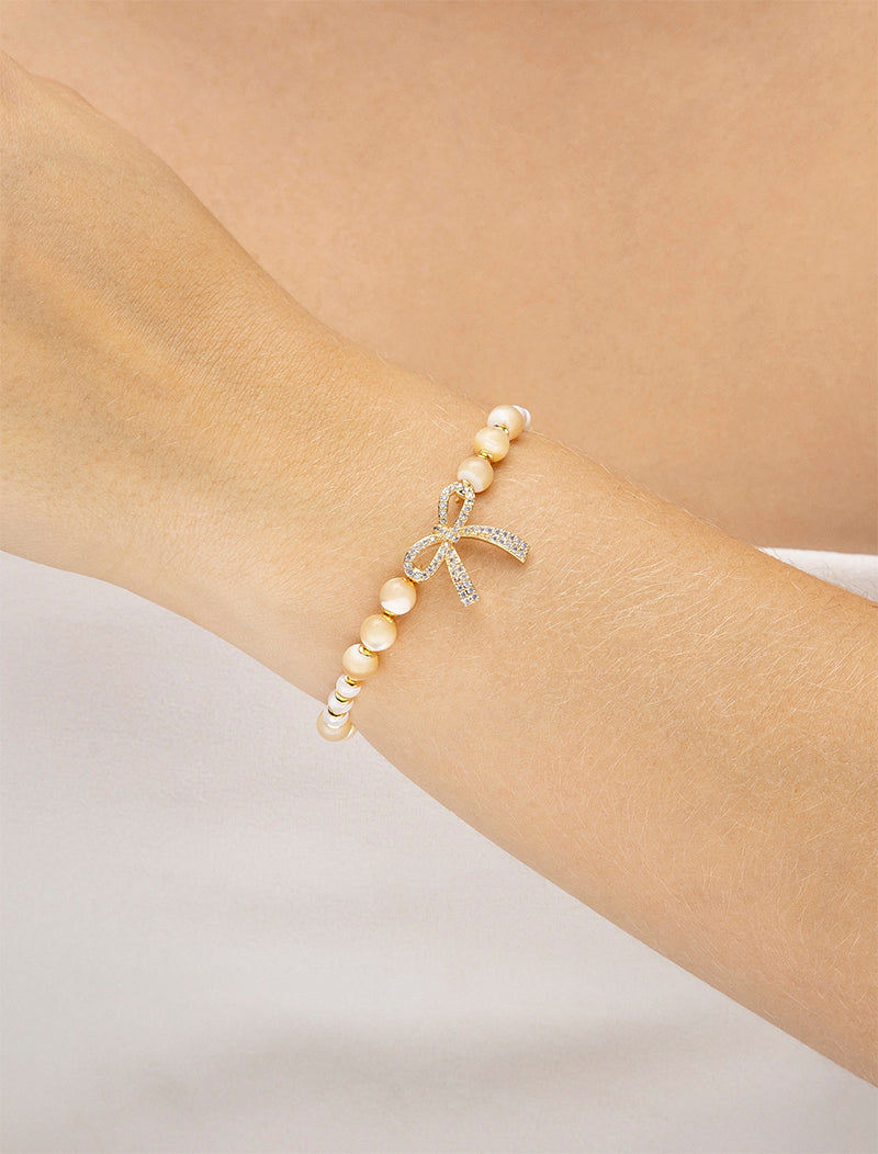 Pulseira Ajustável Madreperóla Pingente Laço Cravejado
