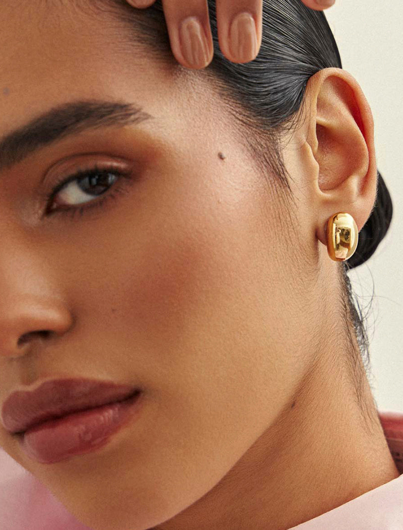 Brinco Liso Oval Banho Ouro 18k