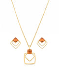 Conjunto Pingente Quadrado Vazado Banho Ouro 18K Cristal