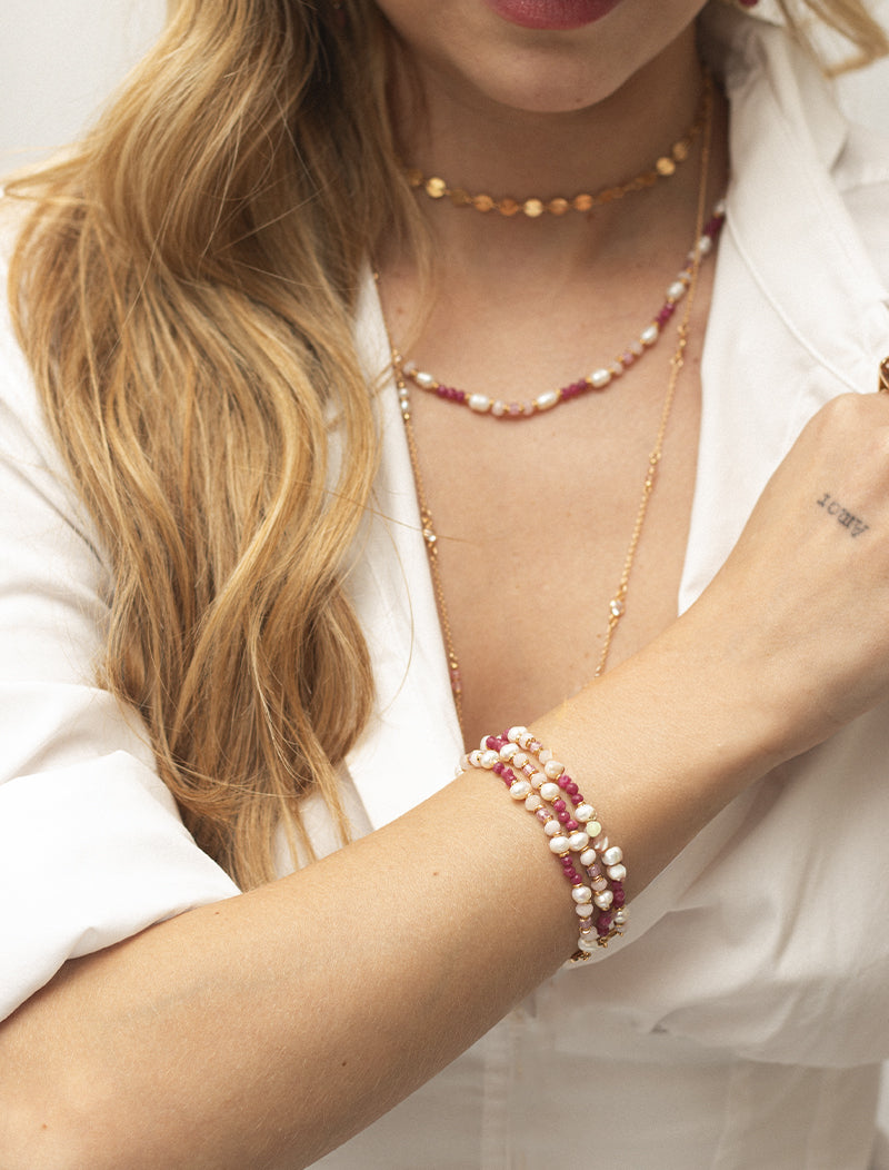 Pulseira Peony Tripla Banho Ouro 18k Pérola Água Doce Rodonita Cristais