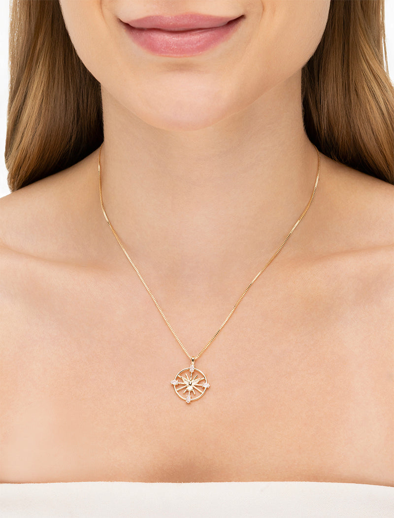 Colar Teen Medalha Vazada Espírito Santo Banho Ouro 18k Cristal