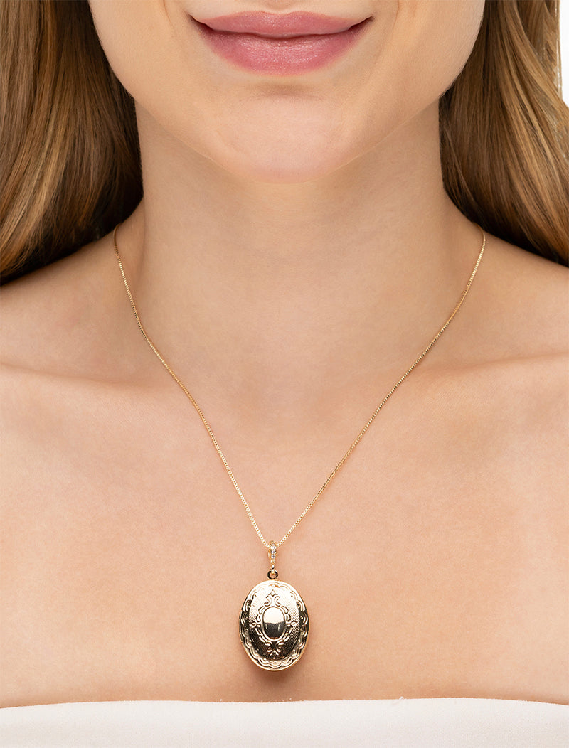 Colar Relicário Oval Liso Banho Ouro 18k