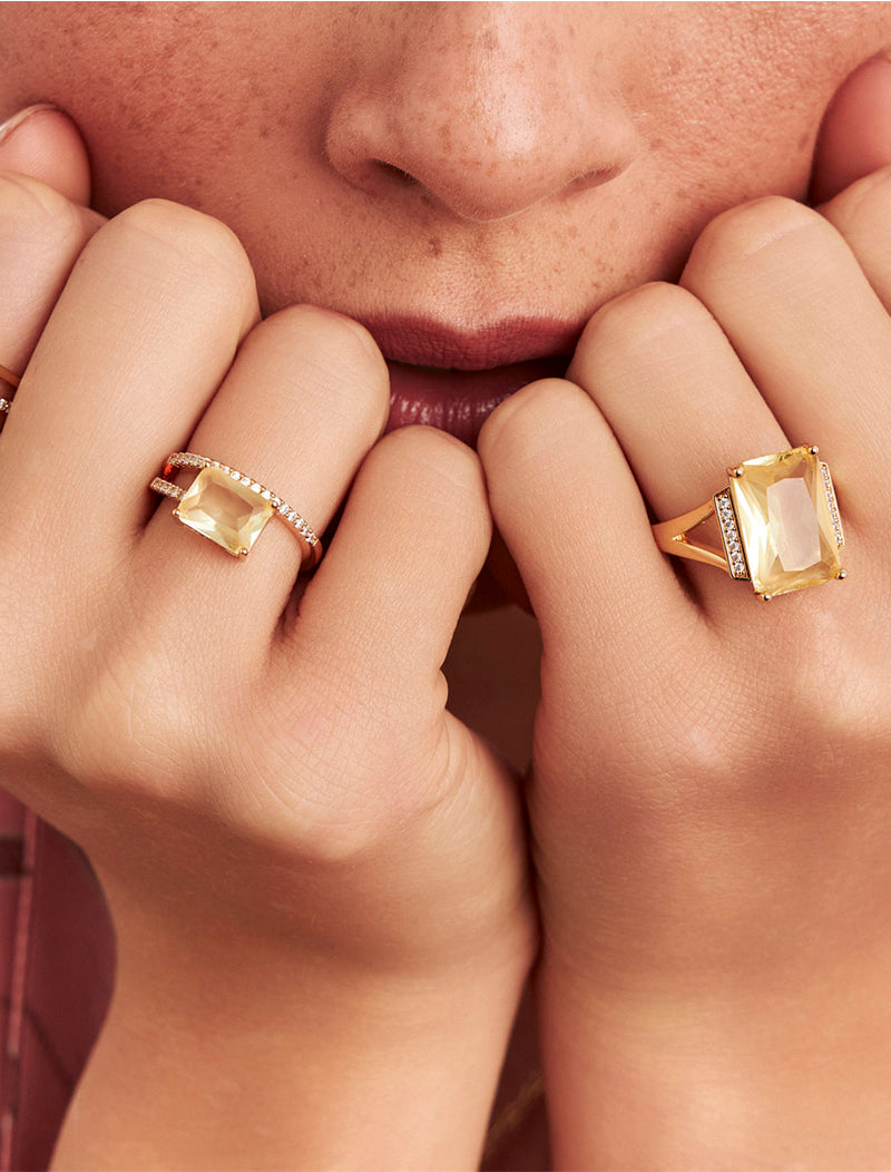 Anel Retangular Lateral Cravejada Banho Ouro 18k Cristal Zircônias