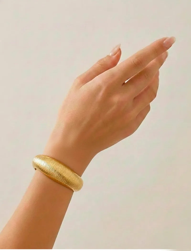 Pulseira Bracelete Abaulado Texturizado Banho Ouro 18K