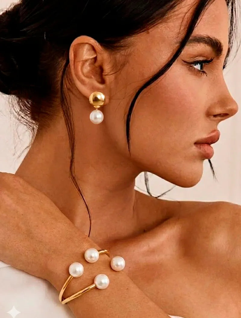 Pulseira Bracelete Aberto Banho Ouro 18K Pérola Shell