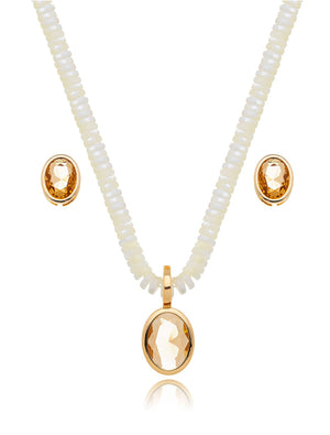 Conjunto Pingente Oval com Volta de Pedra Banho Ouro 18k Madrepérola e Cristal
