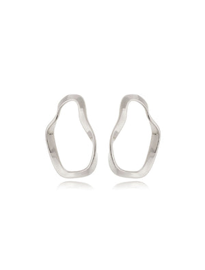 Brinco Liso Oval Ondulado Vazado Banho Platina