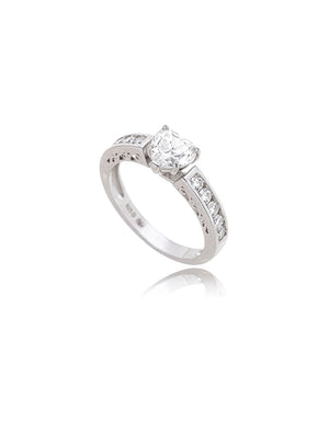 Anel Delicado Coração 6.6mm Prata 925 Moissanite