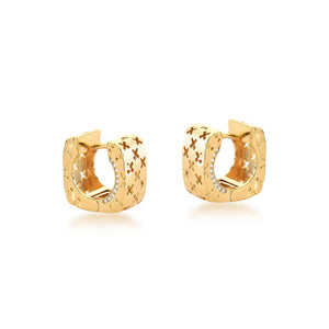 Brinco Argola Click Pequena Quadrada Trabalhada Banho Ouro 18K Zircônia