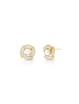 Brinco Flor Cravejada Pérola Banho Ouro 18K Cristal, Pérola Shell e Zircônia