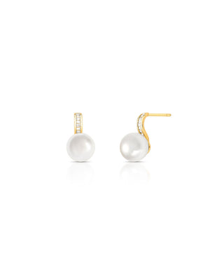 Brinco Curvo Baguetes Banho Ouro 18K Cristal Pérola Shell